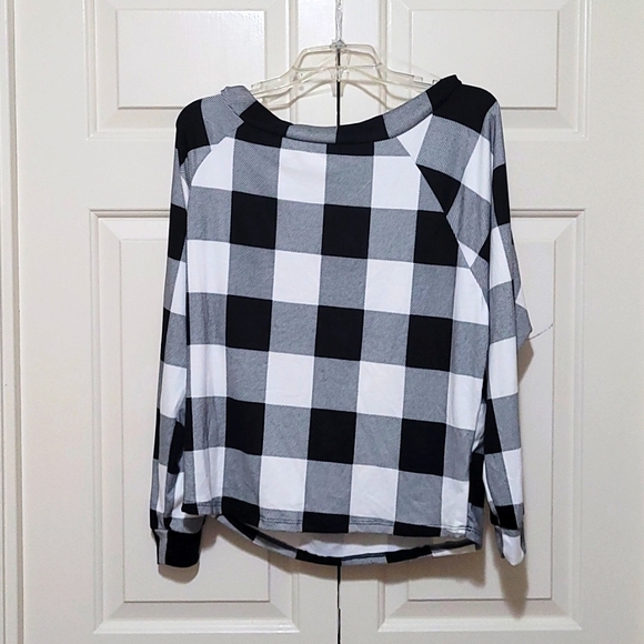 Buffalo Plaid off shoulder top NWOT! - Picture 4 of 4